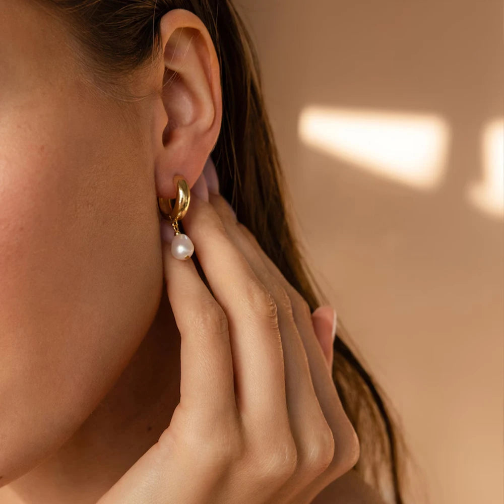 Gold-Plated Freshwater Pearl Pendant Earring