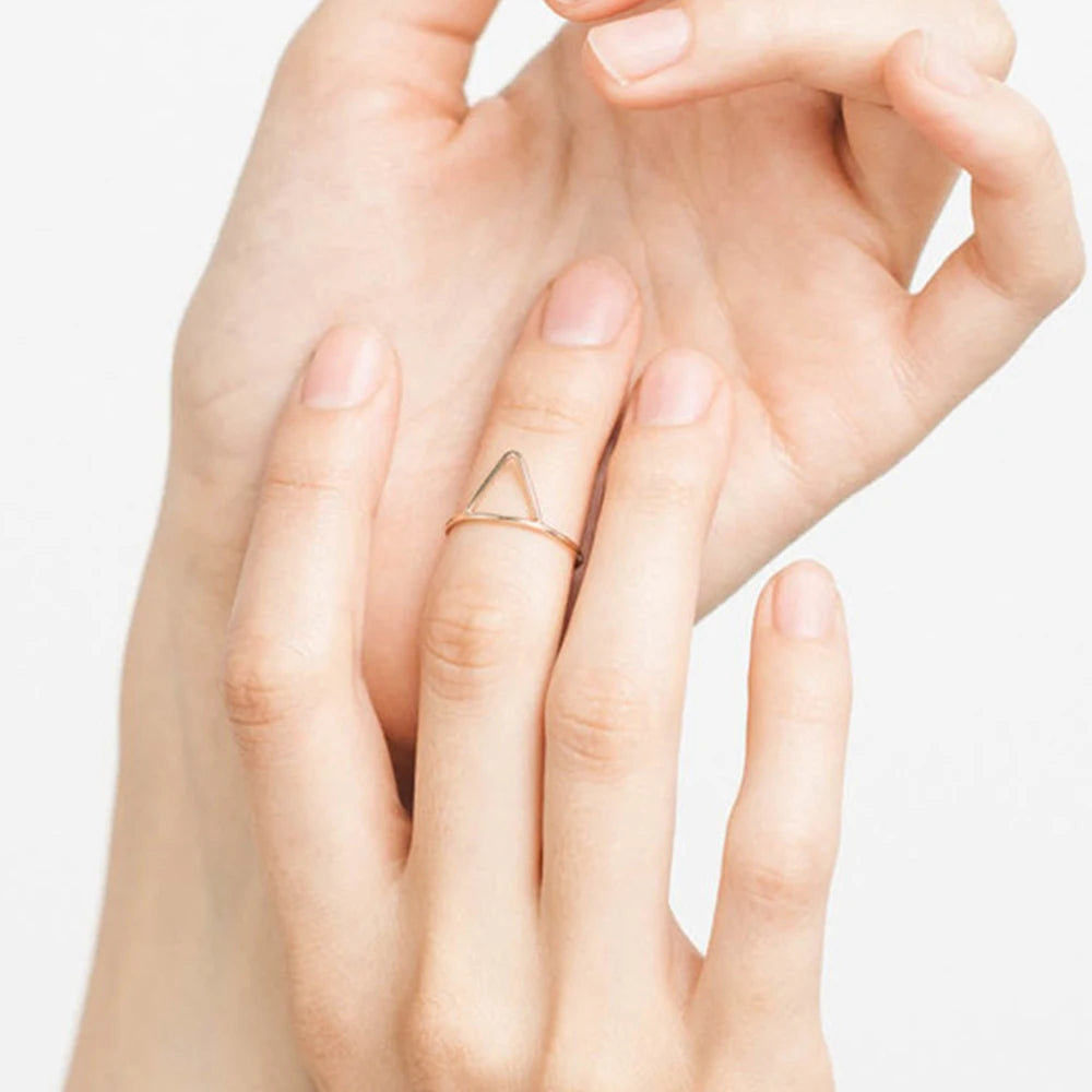 BELLUCCIE Trendy Stainless Steel Rings for Women Vintage Geometric Pinky Ring Dainty Stackable Round Midi Rings Jewellery