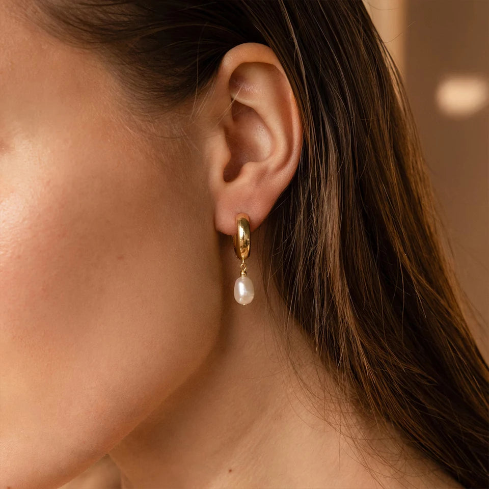 Gold-Plated Freshwater Pearl Pendant Earring