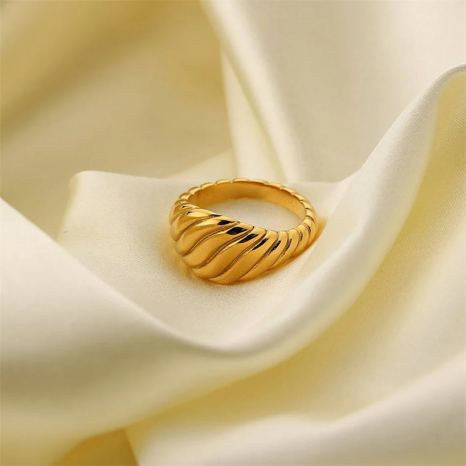 Twist Ring Bread Shape